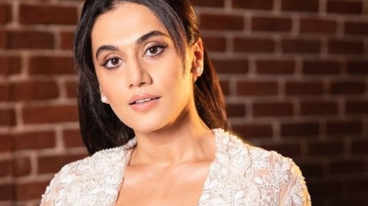 Bollywood-actress-Taapsee-Pannu-turns-producer-with--Blurr--out-on-Zee5-now_1854ea51bdc_medium